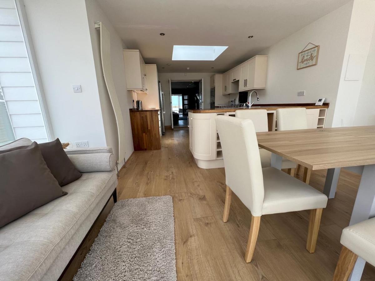 Pass The Keys Fabulous Front Location Holiday home *