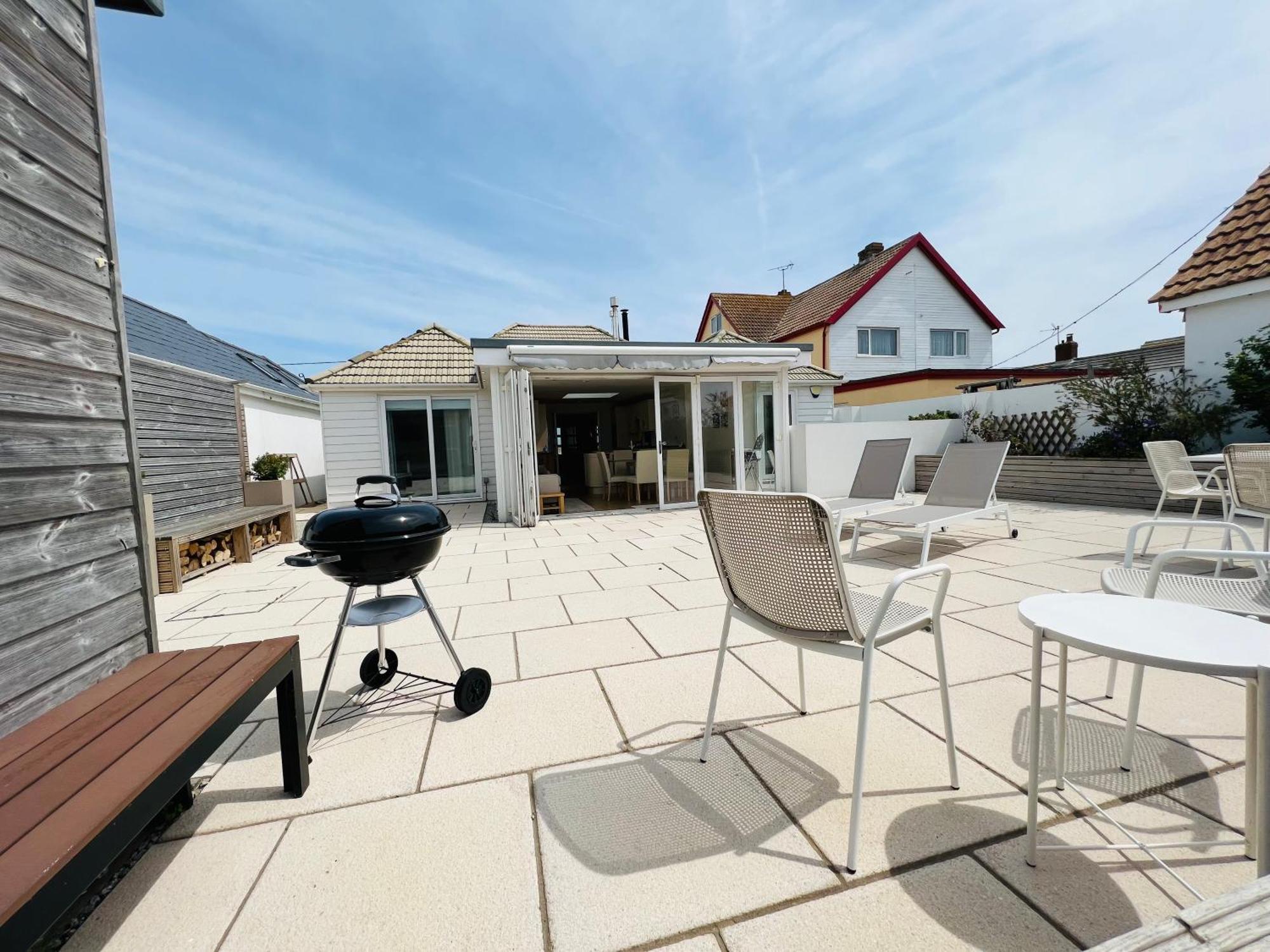 Pass The Keys Fabulous Front Location Holiday home *