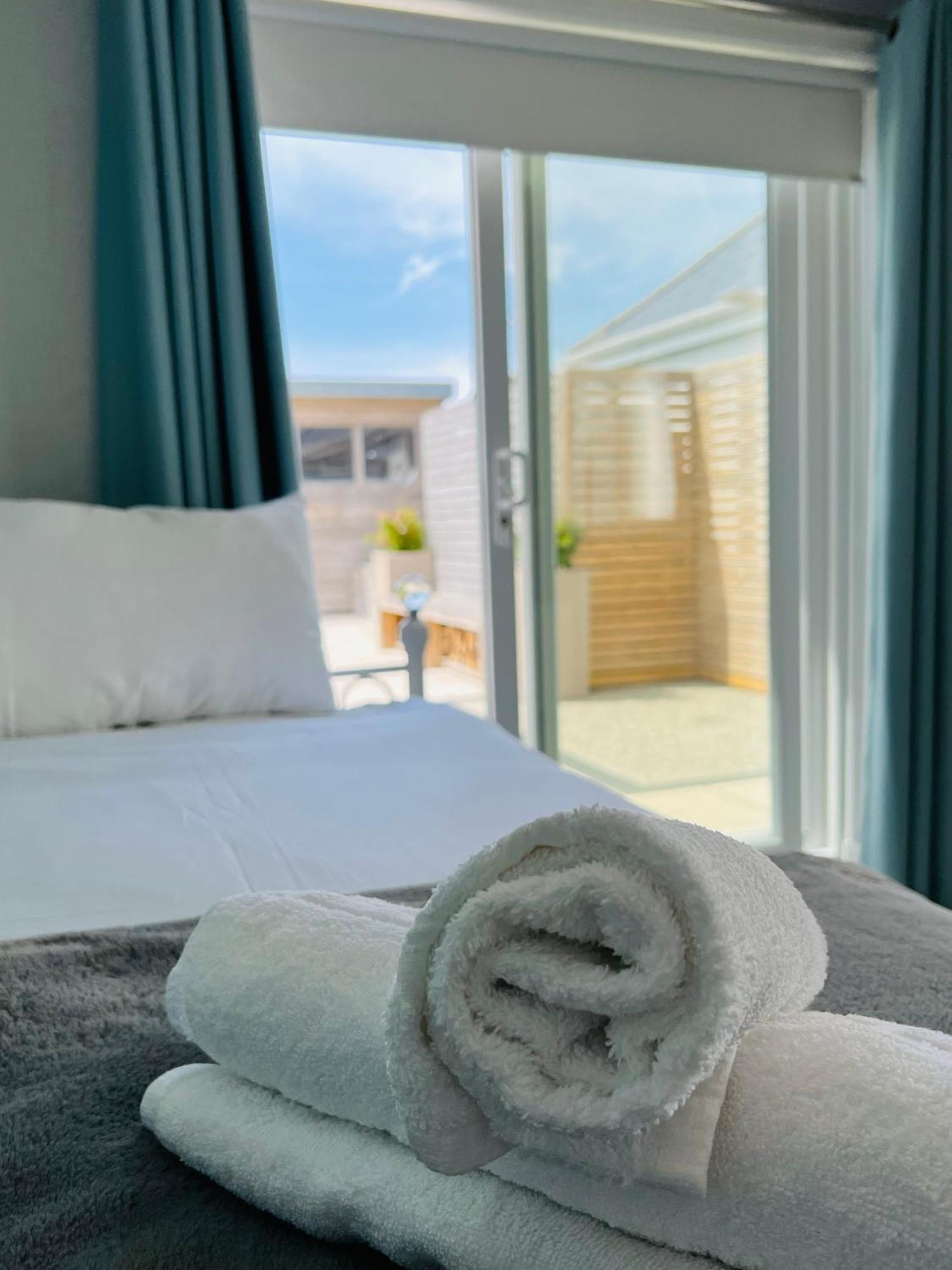 Pass The Keys Fabulous Front Location * Lydd